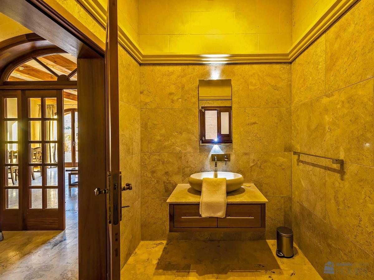 The Almonds Luxury Villa 圣劳伦斯 外观 照片